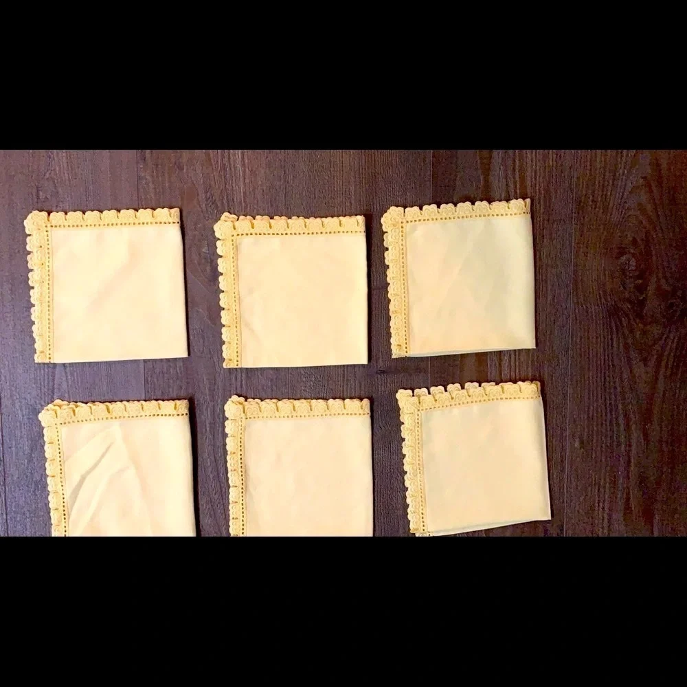 Yellow Crochet-Edged Napkin Set